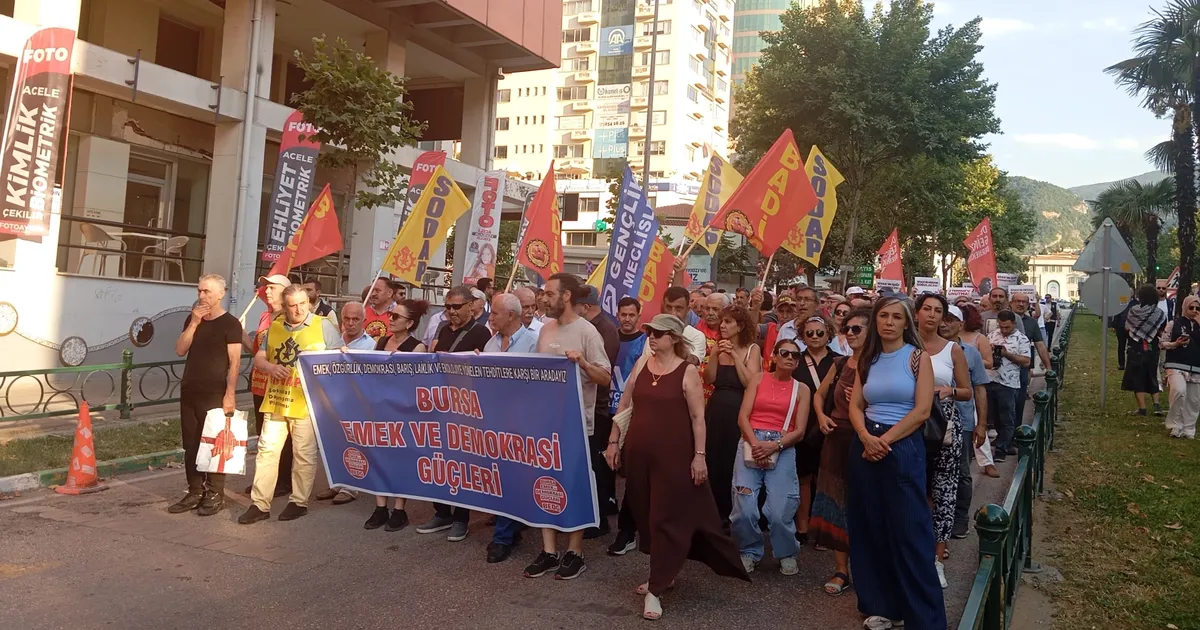 Bursa'da Madımak Katliamı'nda yaşamını yitirenler anıldı - Gündem Haberleri