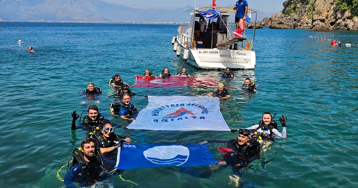 Antalya Muratpaşa'da Erenkuş Plajı'nda deniz dibi temizliği - Gündem Haberleri