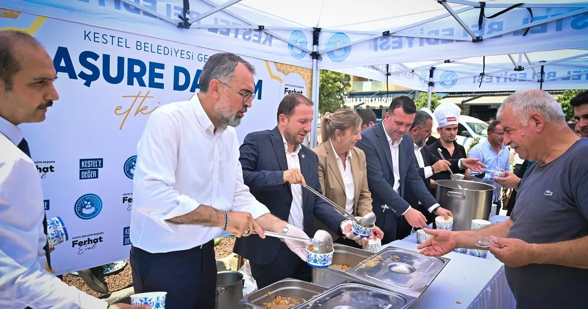 Bursa Büyükşehir’den Kestel’de aşure ikramı