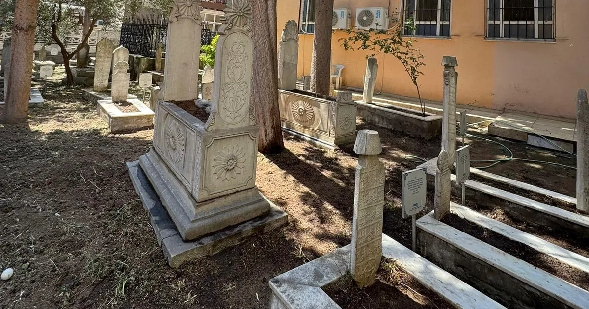 İzmit Hüseyin Paşa Camii haziresine Büyükşehir vefası
