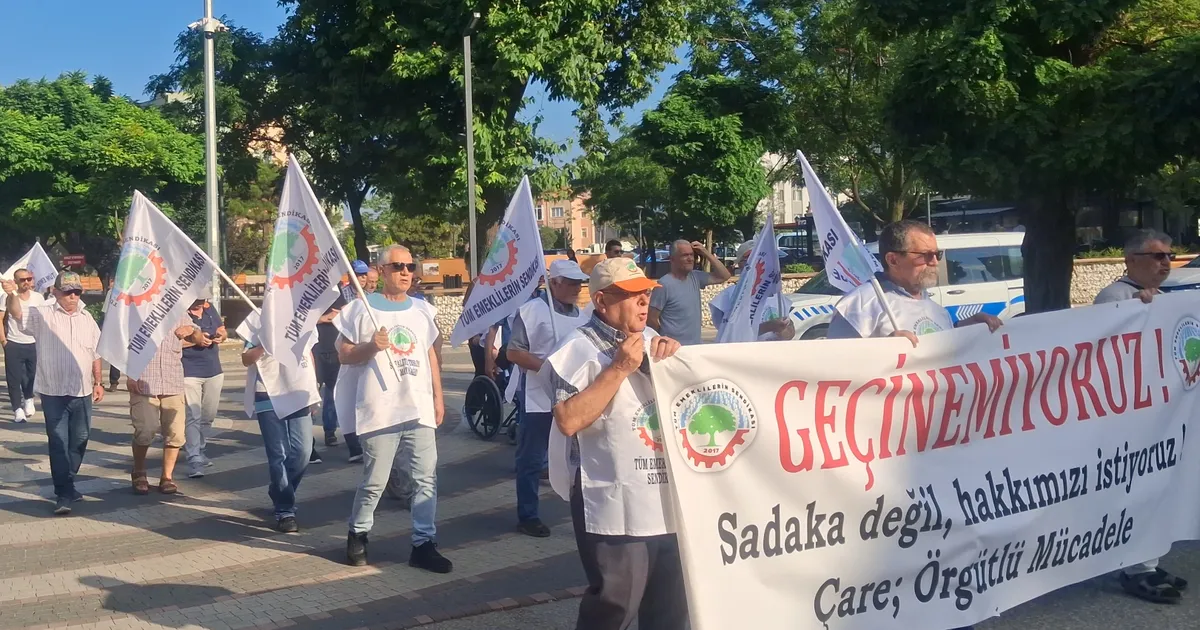 Emeklilerden Keşan'da 'geçinemiyoruz' yürüyüşü