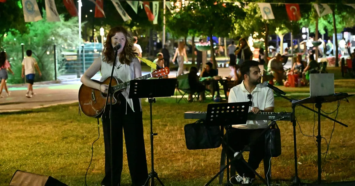 Manisalılar akustik yaz akşamlarında buluşuyor