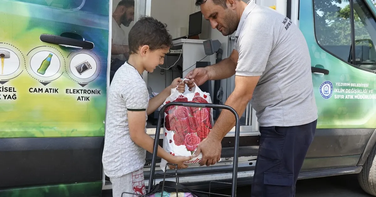 Bursa Yıldırım'da atıklar nakite dönüşüyor
