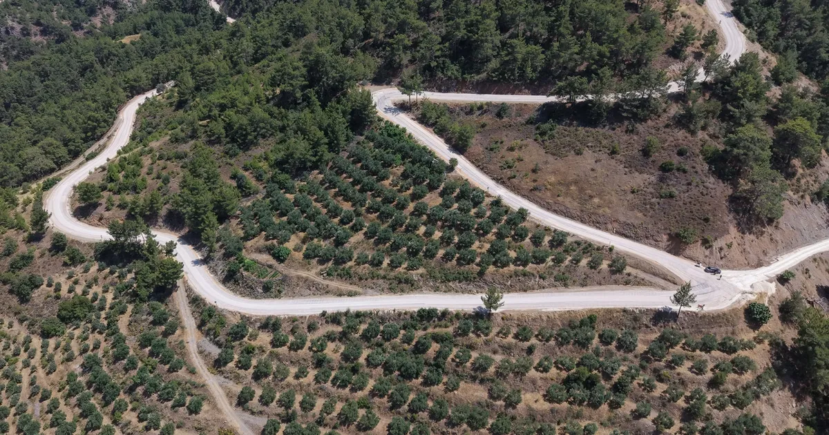Mersin Büyükşehir Silifke’de son stabilize yolu asfaltladı