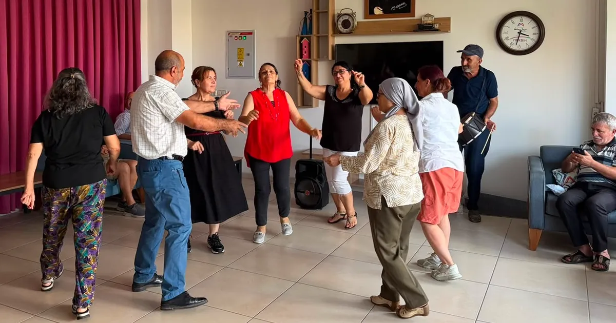 Mersin’de Dünya Emekliler Günü coşkusu