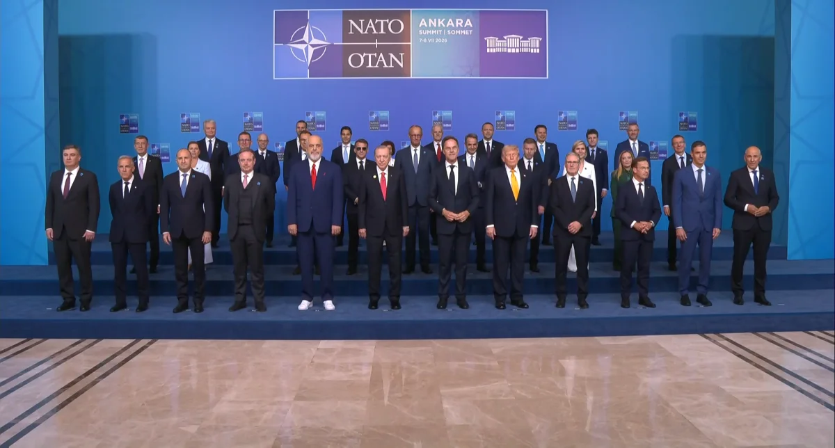 NATO Zirvesi'nde liderlerden aile fotoğrafı