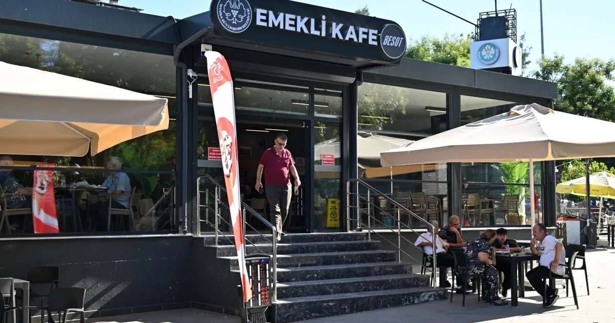 Manisa'da Emekli Kafe kısa sürede gözde mekan oldu
