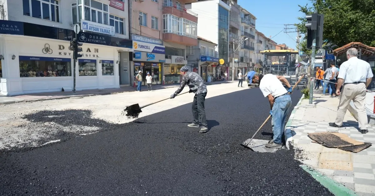 Bursa Yenişehir’in ana arterleri sıcak asfaltla yenilendi