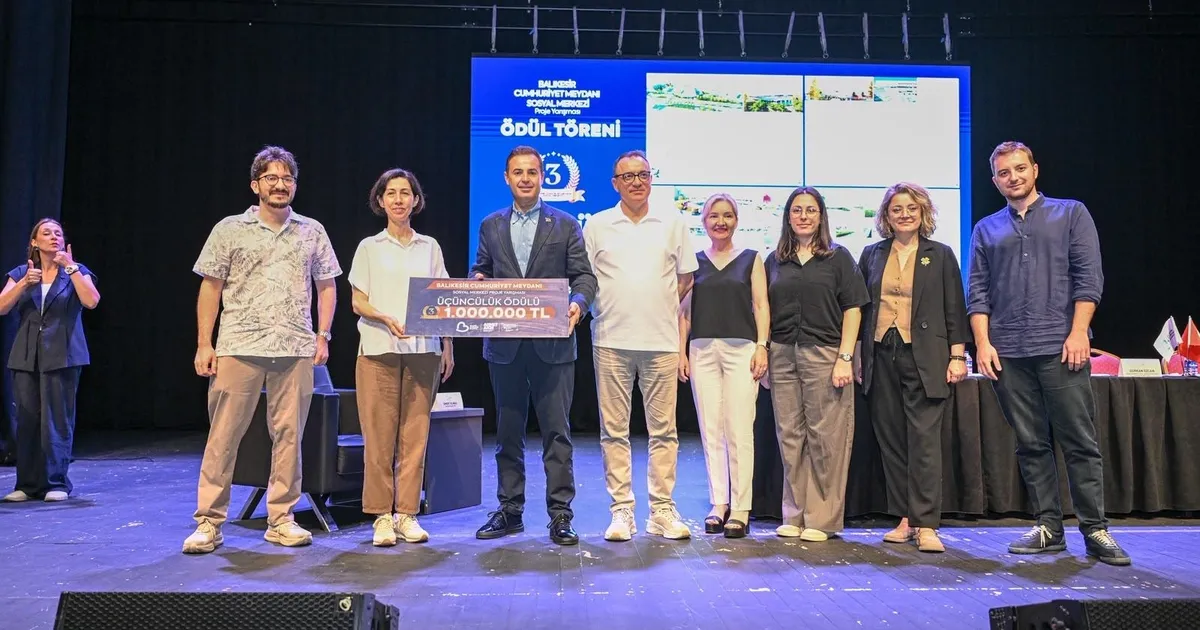 Balıkesir Cumhuriyet Meydanı'nda ödüller sahiplerini buldu