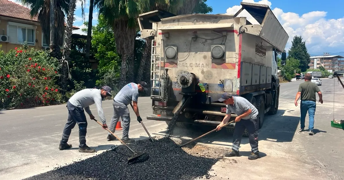 Antalya Finike’de yollar yenileniyor