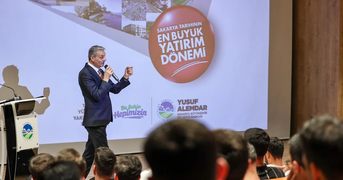 Başkan Alemdar Sakaryalı gençlerle AKM’de buluştu