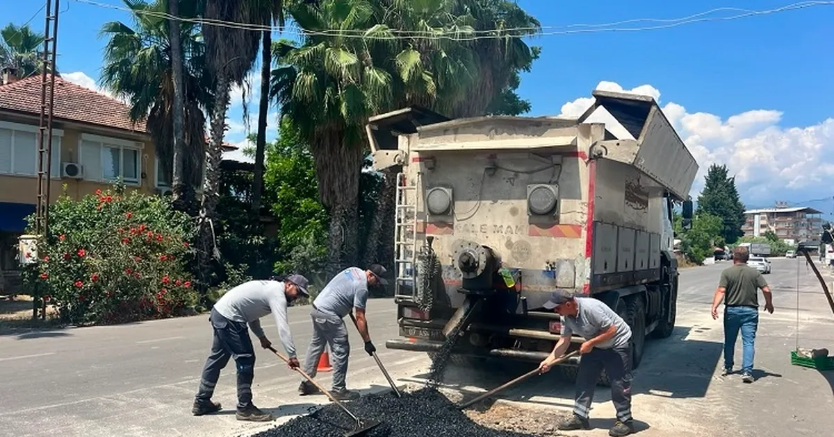 Antalya Finike'de yollar yenileniyor bordürler boyanıyor - Gündem Haberleri