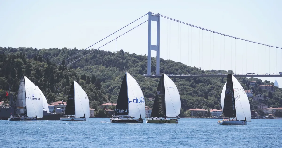 İstanbul Boğazı'nda görkemli coşku