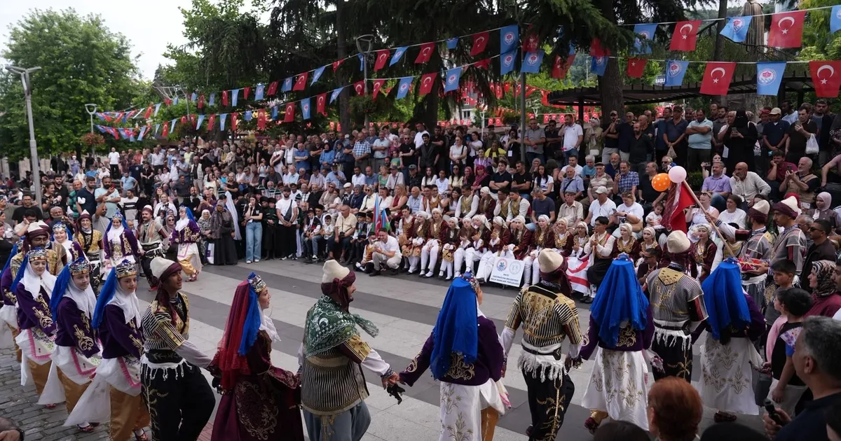 Trabzon’da Uluslararası Horon Festivali'ne yoğun ilgi