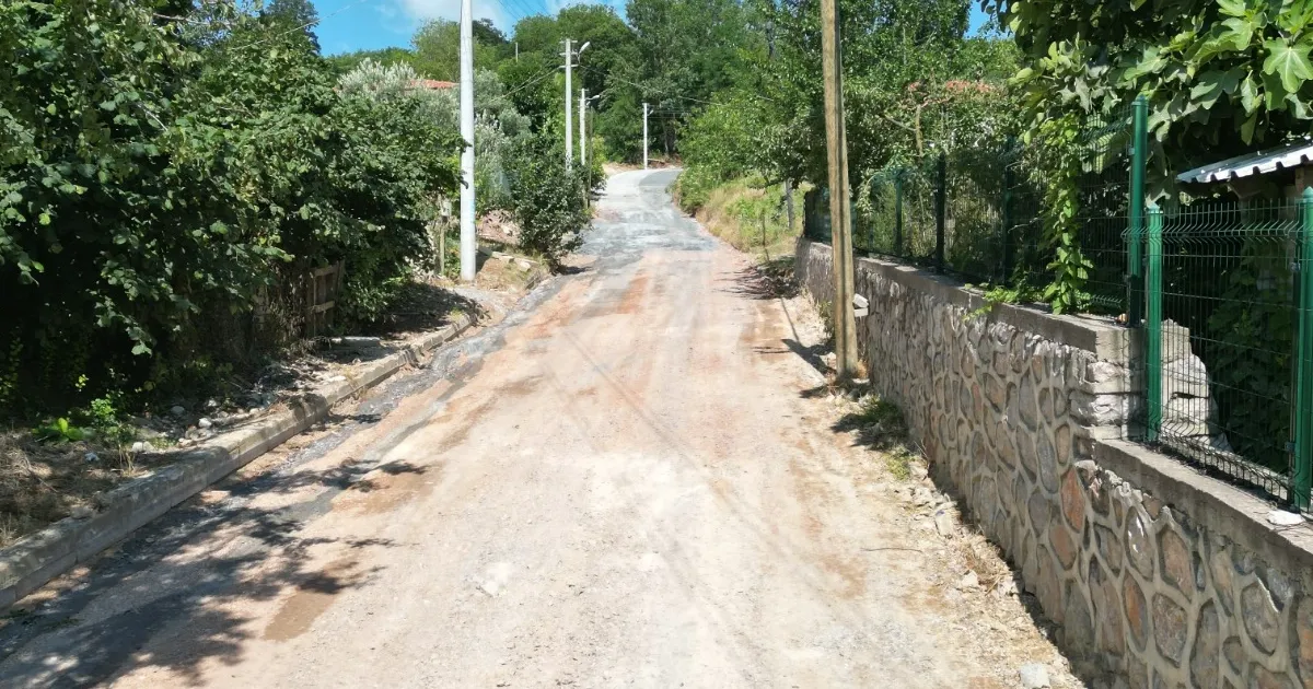 Kocaeli İzmit’te kırsal mahalleye modern beton yol