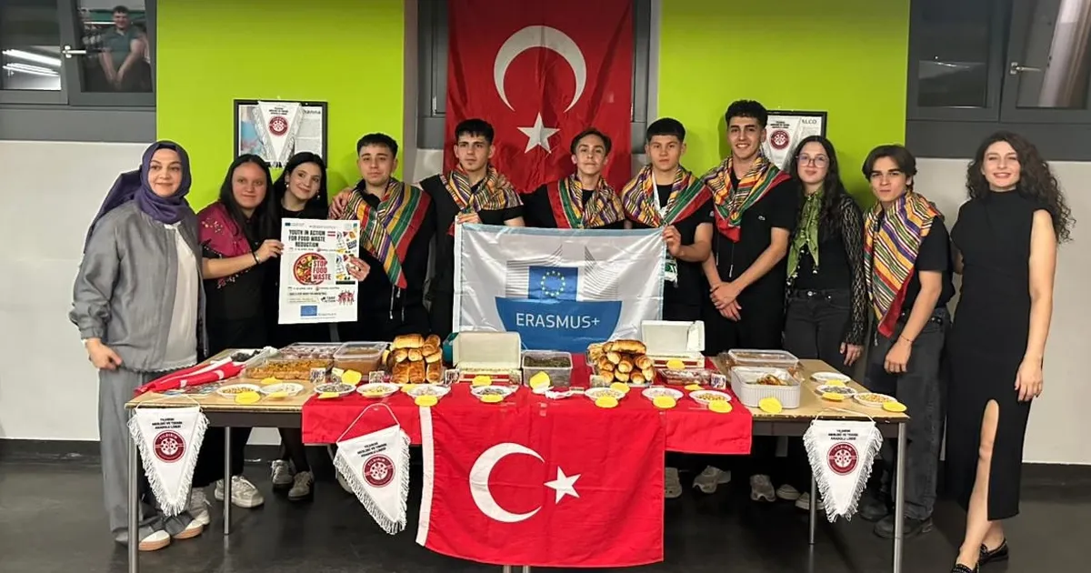 Bursa’da Yıldırım Ticaret MTAL, öğrencileri geleceğin mesleklerine hazırlıyor