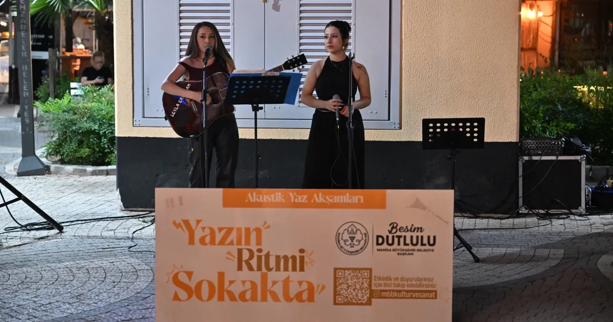 Akustik Yaz Akşamları ile müziğin ritmi Manisa'da