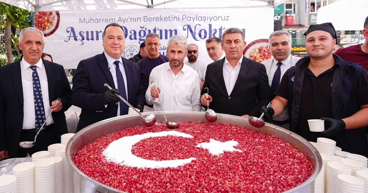 Manisa Büyükşehir’den 20 bin kişiye aşure ikramı