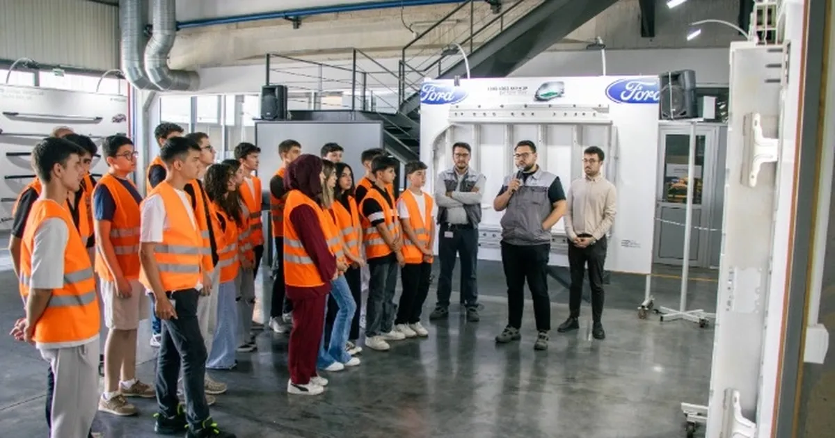 Yeşilova Zirvesi’nde gençler iş dünyasıyla buluştu