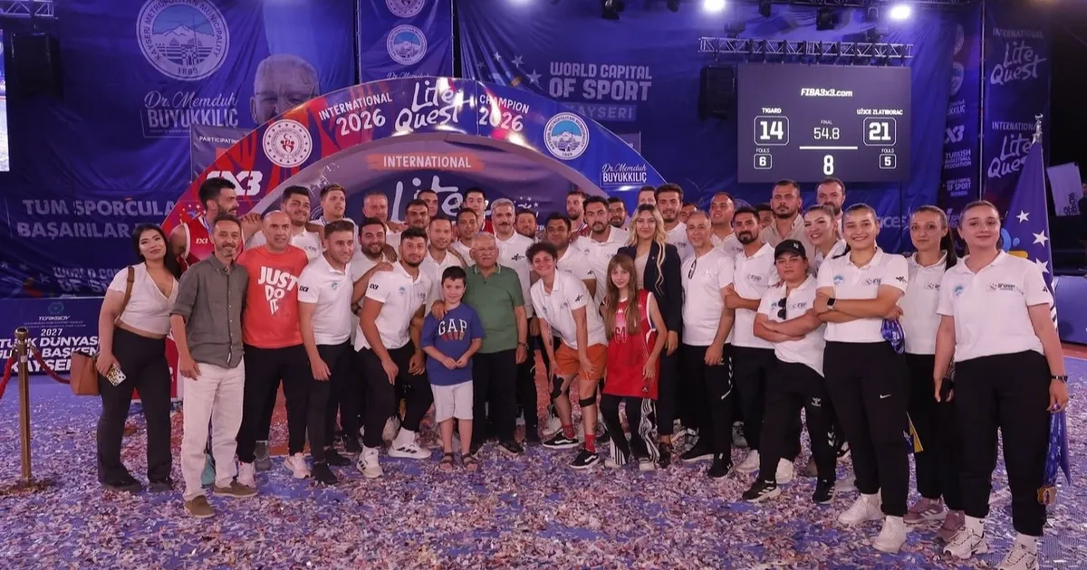 Memduh Büyükkılıç'tan FIBA 3x3 Lite Quest şampiyonuna kupa