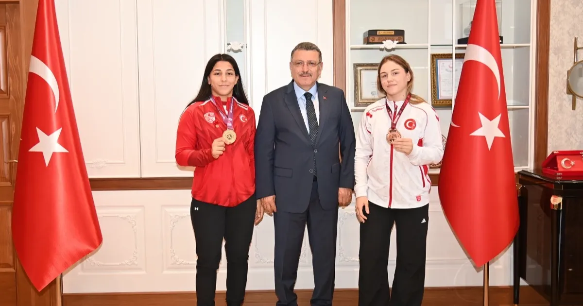 Şampiyon sporculara Başkan Genç'ten övgü - Spor Haberleri