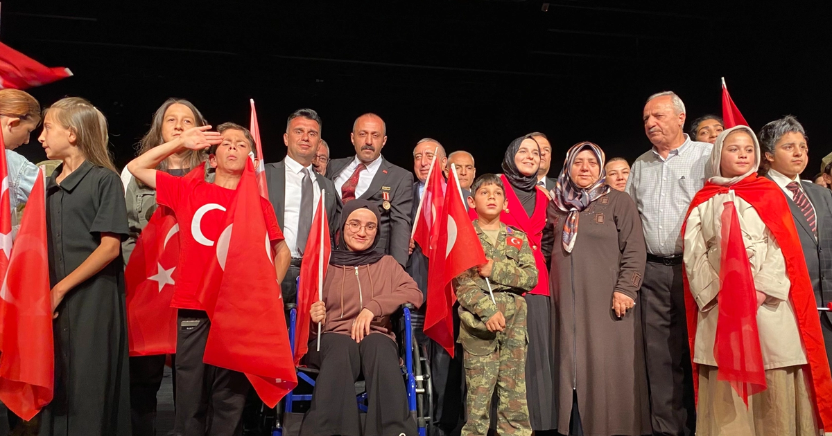 Erzurum’da çocuklar 15 Temmuz Destanı'nı sahneye taşıdı