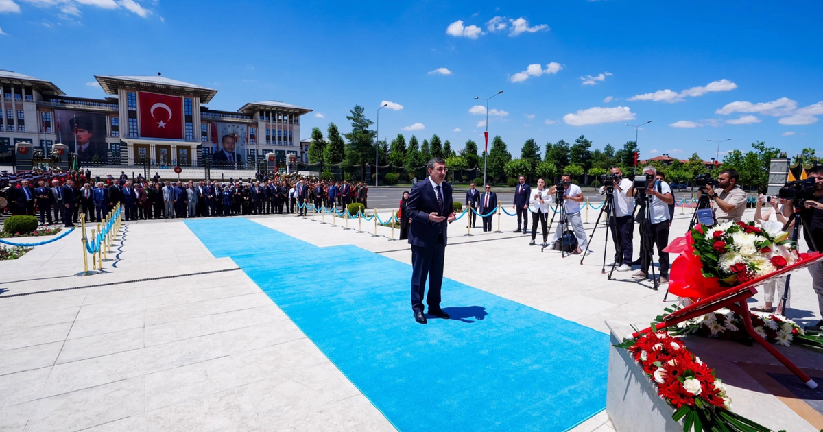 Cevdet Yılmaz'dan 15 Temmuz Demokrasi ve Milli Birlik Anıtı’na ziyaret