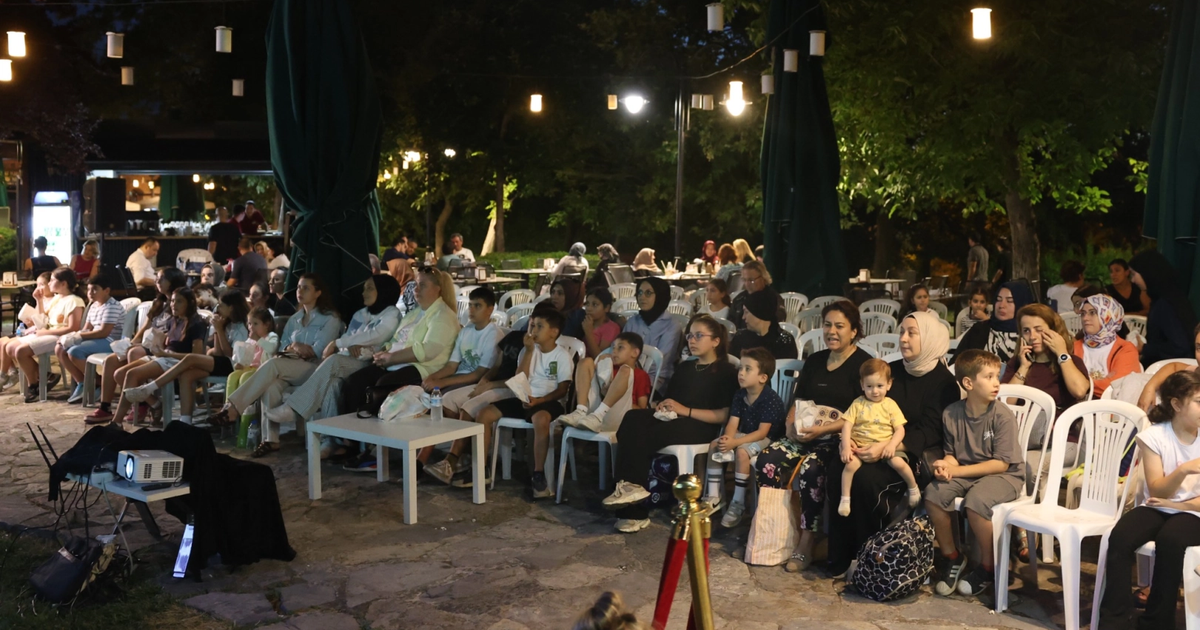 Açık hava sinema keyfi Dobruca'da yaşandı
