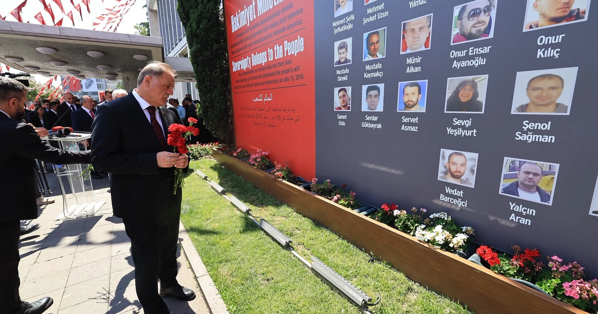 İstanbul Büyükşehir Belediyesi'nde 15 Temmuz şehitleri anıldı