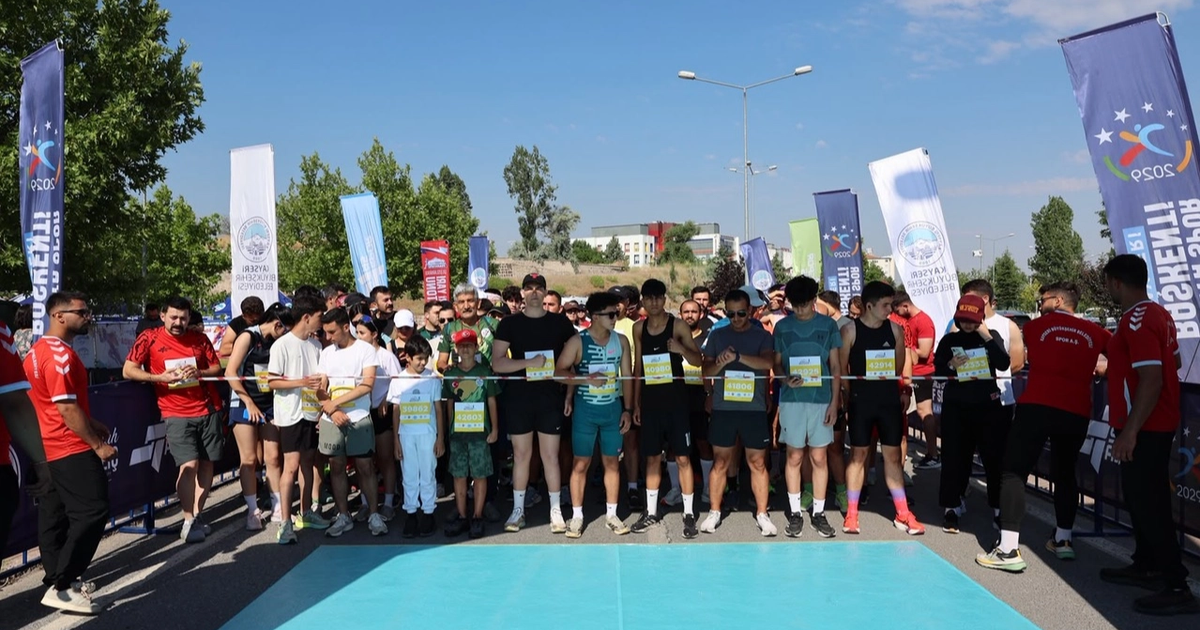 Kayseri Büyükşehir'den Demokrasi Koşusu