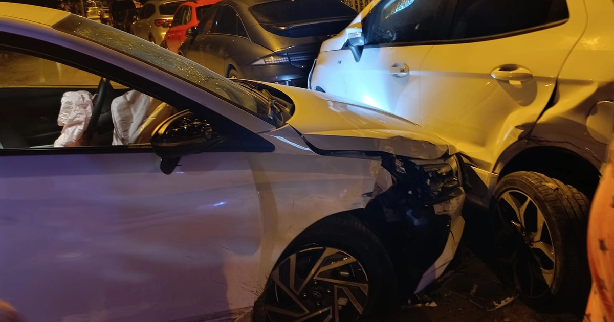 Erikli Sahili'nde 4 araca çarpan otomobil kazaya neden oldu