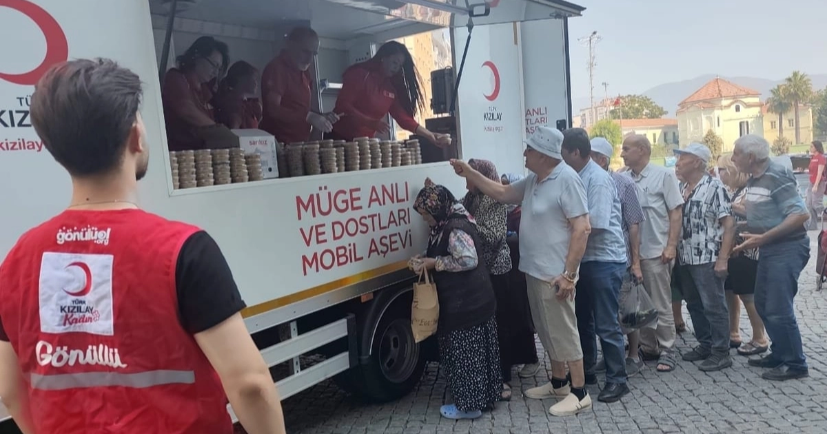 Kızılay Bornova'dan 2 bin kişilik aşure ikramı