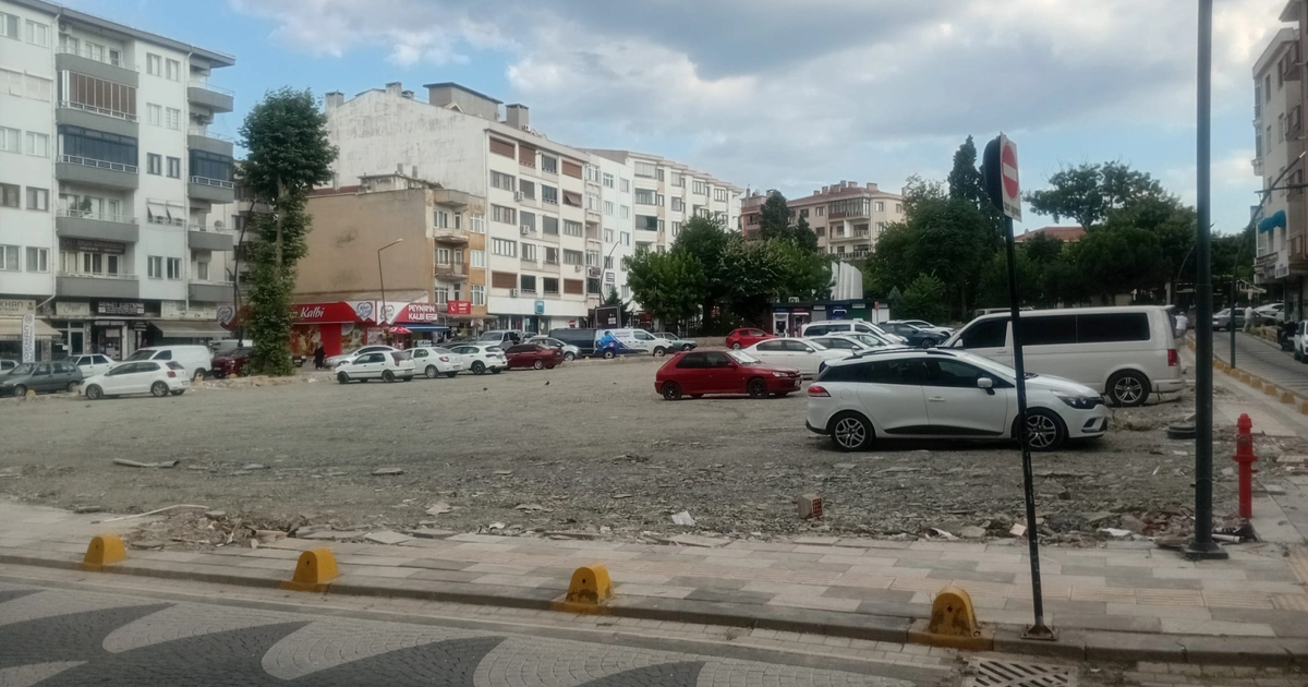 Edirne Keşan'da boşalan arsa otoparka dönüştü