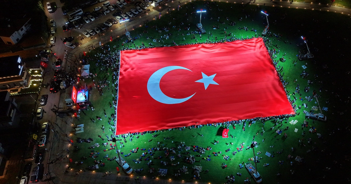 Dünyanın en büyük bayrağı Kayseri Talas'ta açıldı - Gündem Haberleri