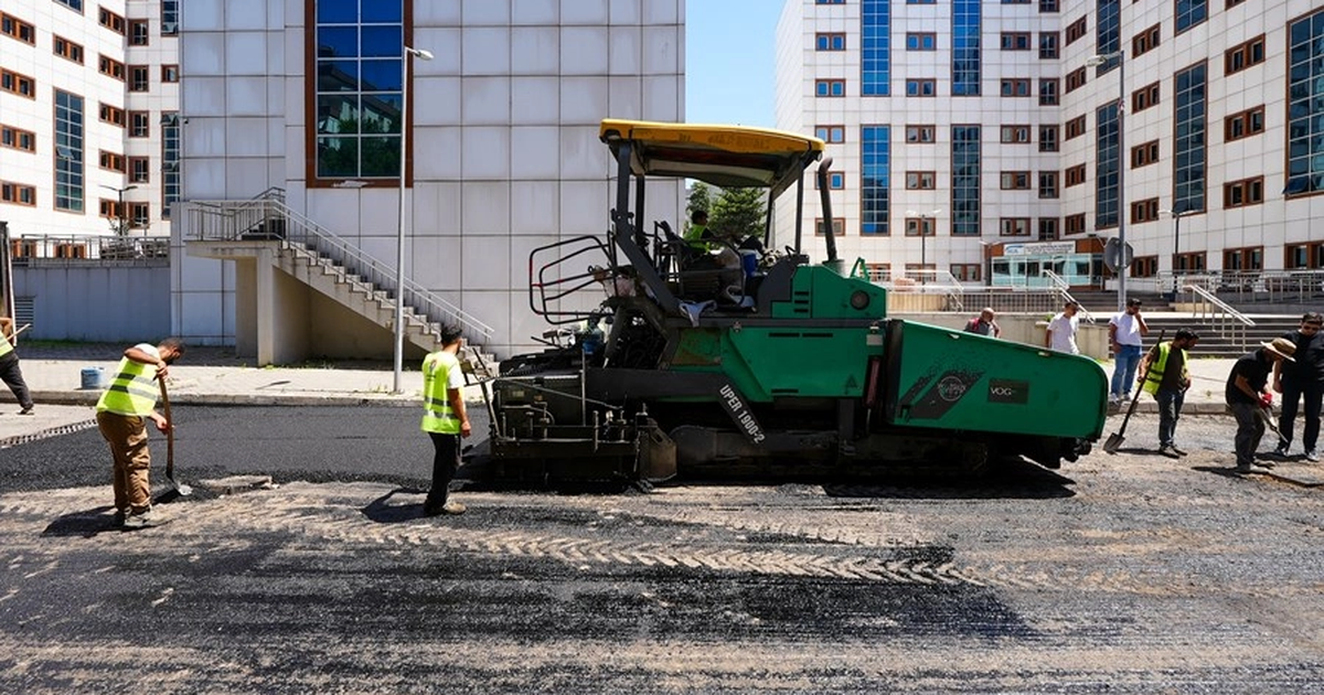 İstanbul Maltepe’de asfalt serim çalışmaları sürüyor