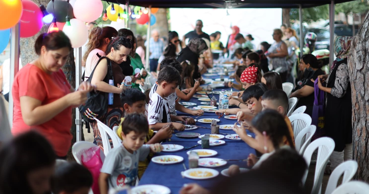 İzmir Karabağlar'da mahalle kültürü yeniden canlanıyor