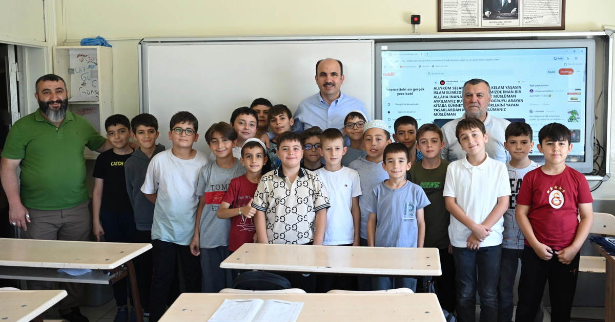 Konya'da Başkan Altay hafızlık eğitimi alan kursiyerlerle buluştu