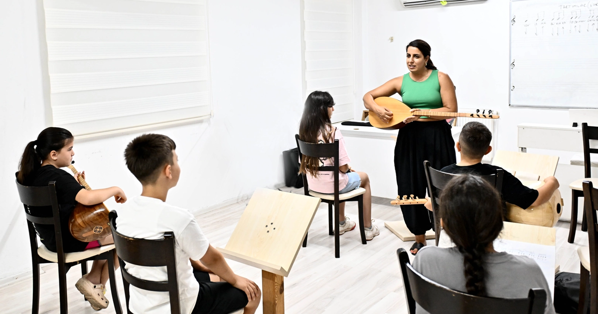 Antalya'da bağlamanın sesi Değirmenönü’nde yankılanıyor