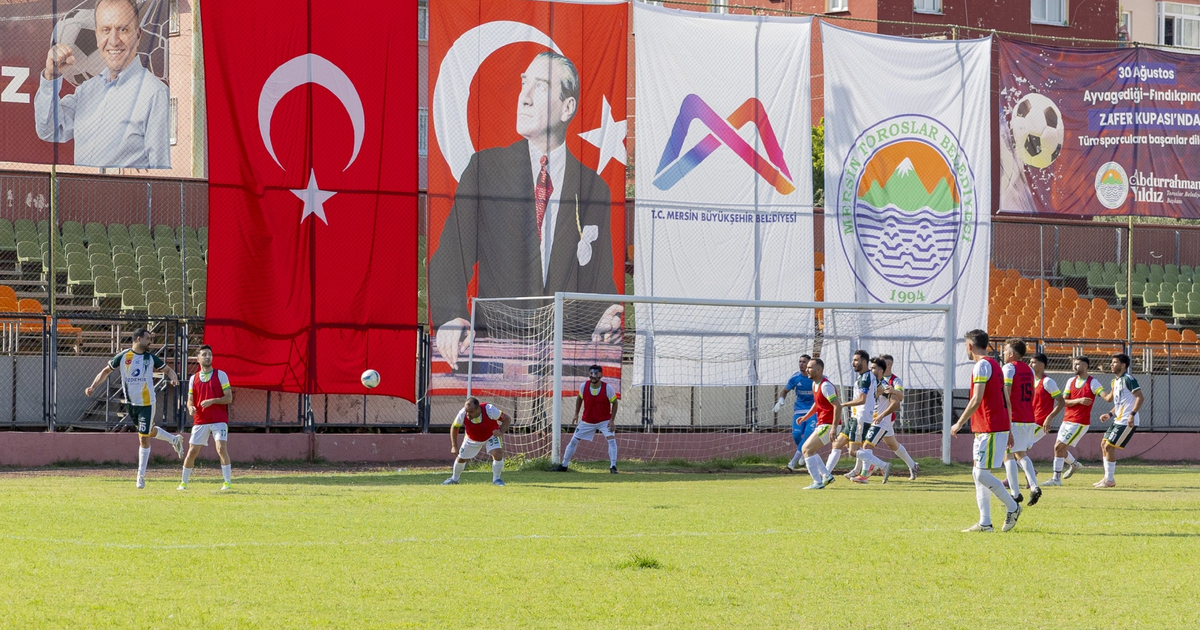 Mersin'de 30 Ağustos Zafer Kupası futbol heyecanı başladı