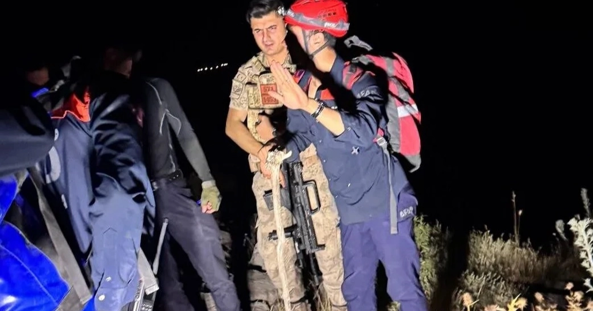 AFAD Şırnak'ta dağlık alanda mahsur kalan kişileri kurtardı