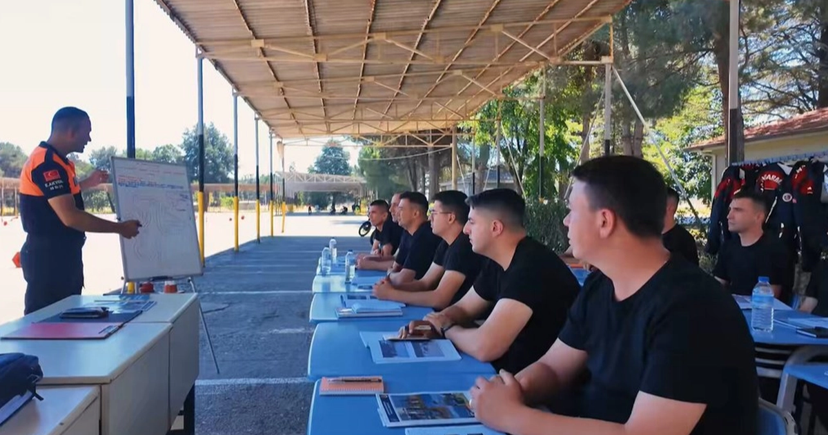Bursa'da Jandarma personeline ileri motosiklet sürüş eğitimi tamamlandı