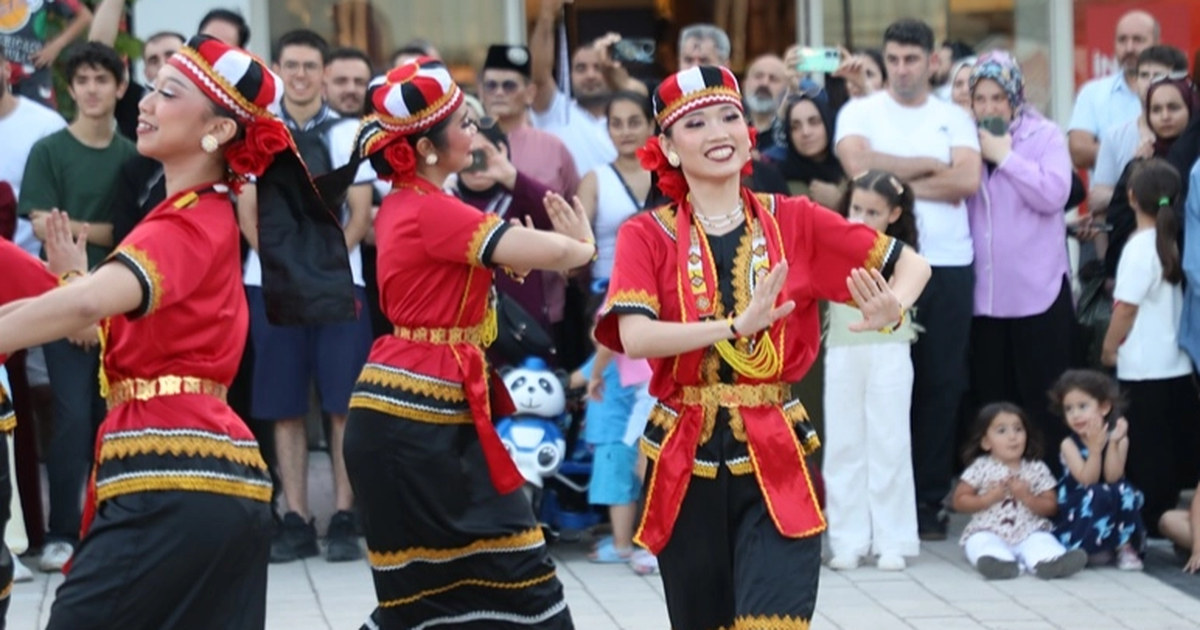 Festival coşkusu Bursa İnegöl’ün dört bir yanını sardı