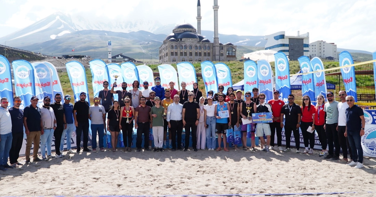 Erciyes Plaj Voleybolu Turnuvası büyük heyecan yaşattı