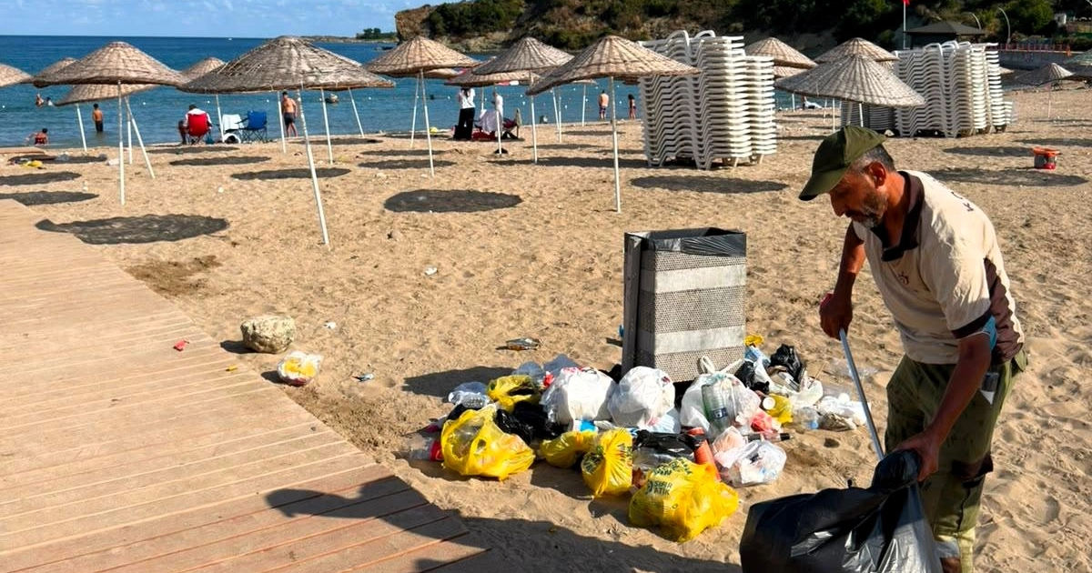Kandıra sahillerinden 64 tır çöp toplandı