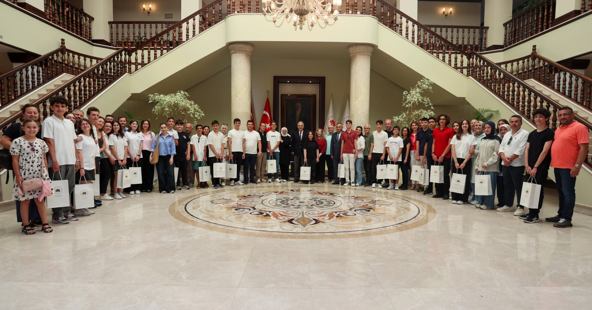 Bursa’nın LGS şampiyonları Vali Ayyıldız tarafından ağırlandı