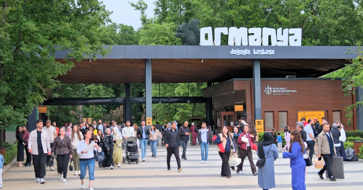 Kocaeli’de meydanlar ve millet bahçeleri sosyal hayatın merkezi oldu