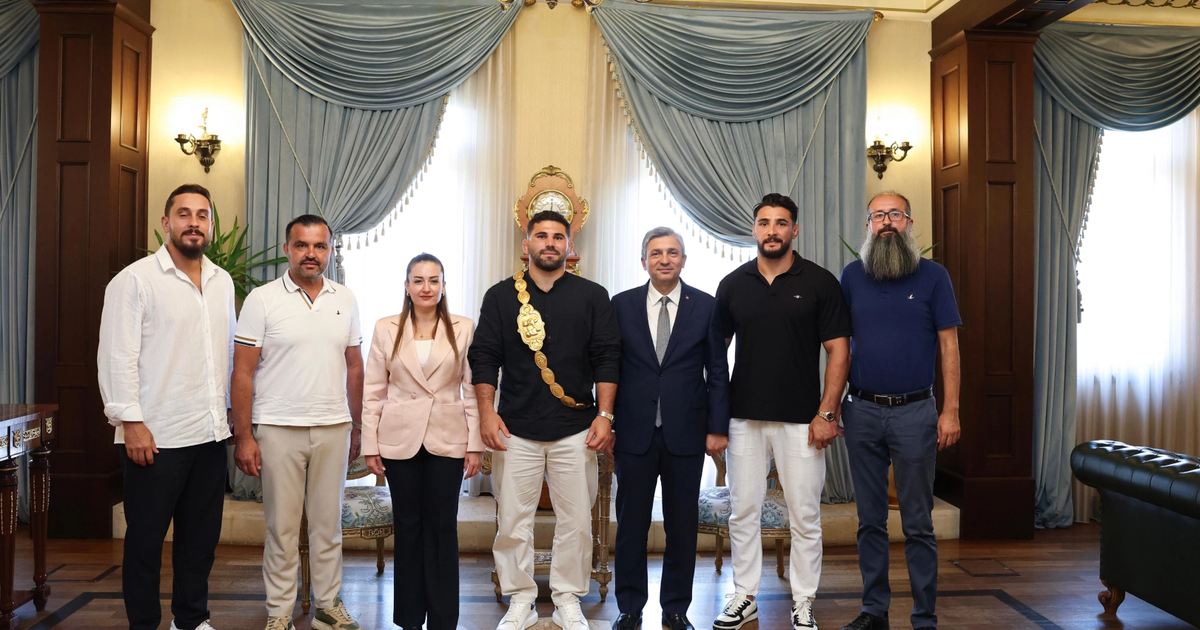 Antalya’da Başpehlivan Erkan Taş’tan Vali Şahin’e ziyaret