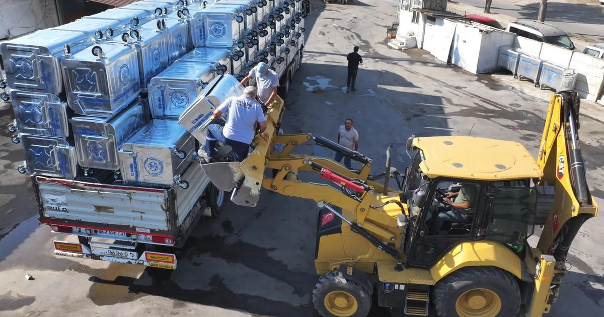 Manisa Büyükşehir’den ilçelere çöp konteyneri desteği