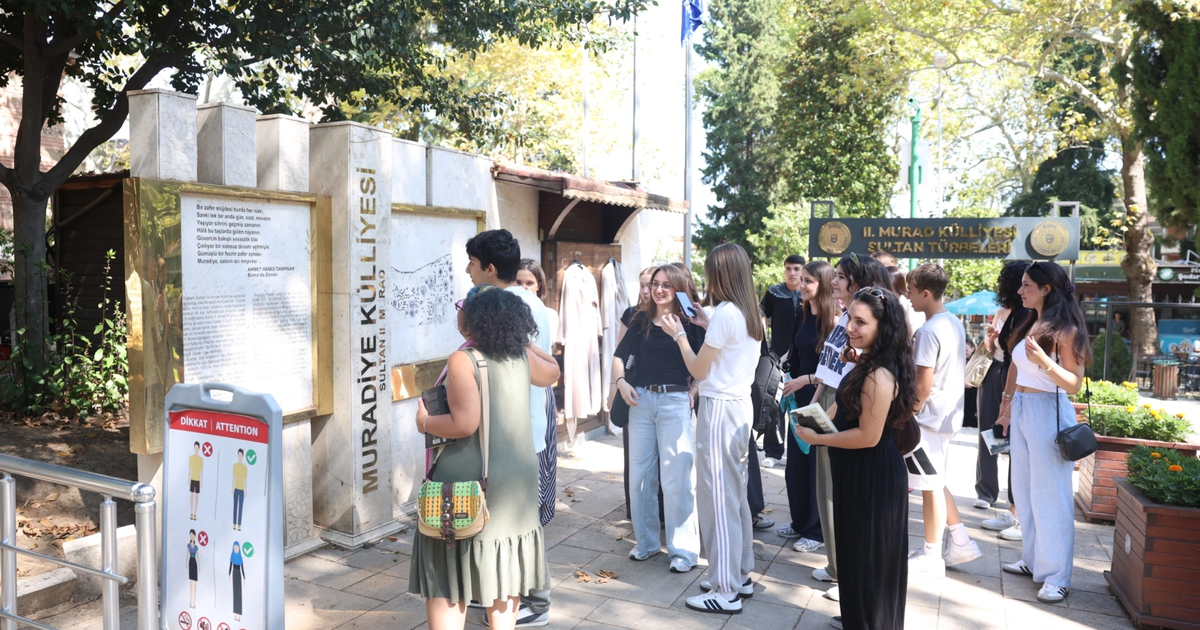 Bursa Osmangazi’de gençler Tanpınar’ın satırlarından tarihe yürüdü