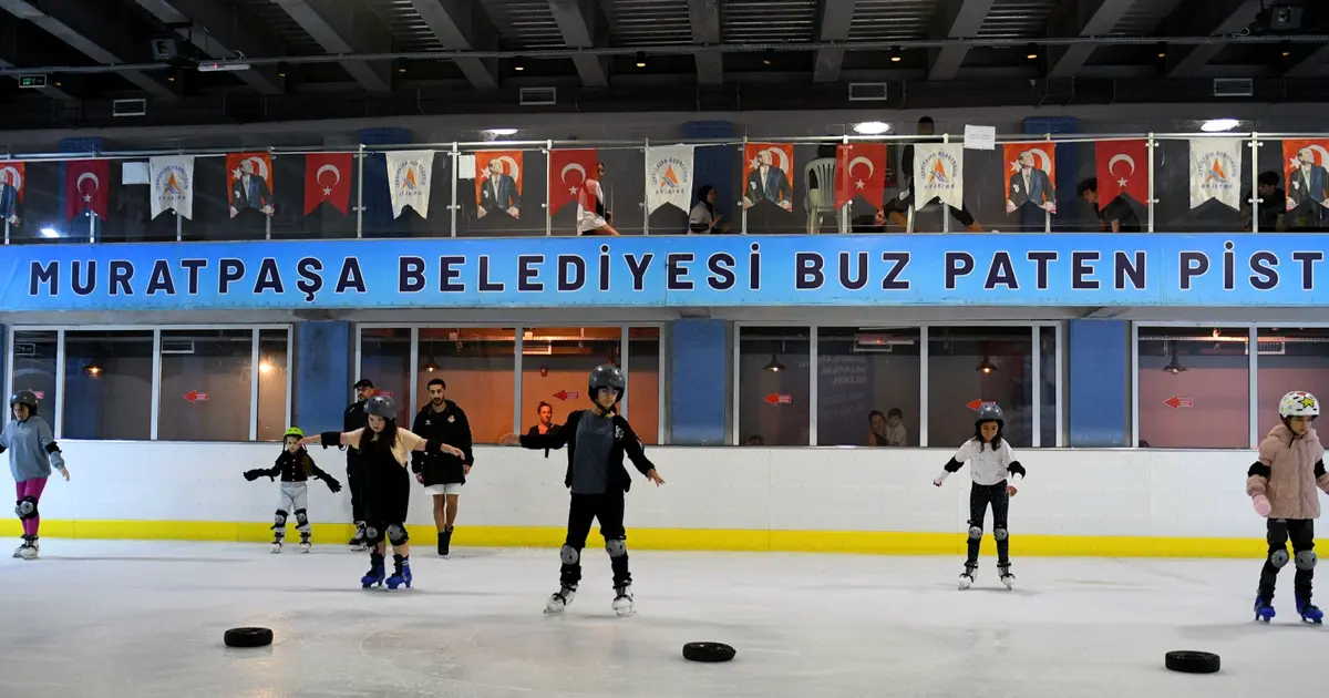 Yaz aylarında serinleten adresi: Dağyakası Buz Pisti - Gündem Haberleri